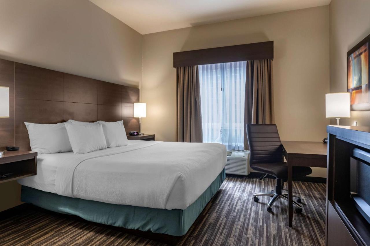 Western & Hotel